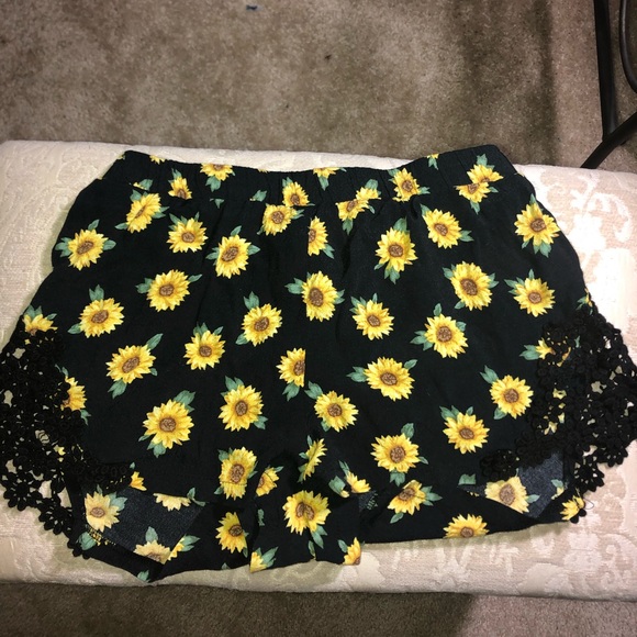 forever 21 sunflower shorts🌻💛 - Picture 3 of 6